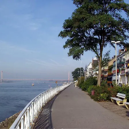 Eulennest Im Souterrain アパート *